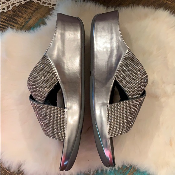 Shoes - Picture 3 of 8